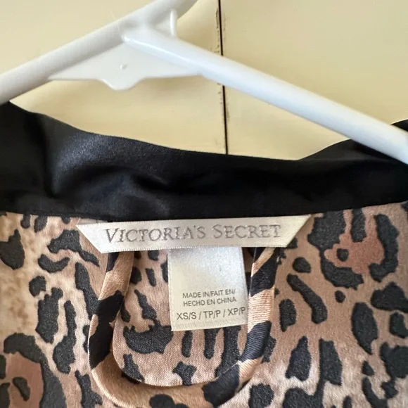 Victoria’s Secret Leopard Print Robe, Size XS/S - Picture 2 of 3